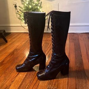 Vintage brown croc knee high lace up boots size 6.5